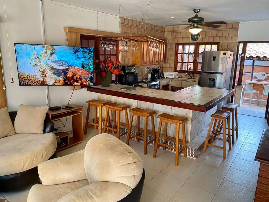 3-Bedroom Villa With A Jacuzzi Noord Εξωτερικό φωτογραφία