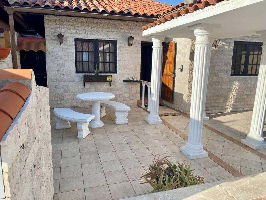 3-Bedroom Villa With A Jacuzzi Noord Εξωτερικό φωτογραφία